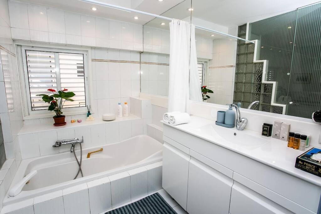 Prime Location 2br Flat דירה